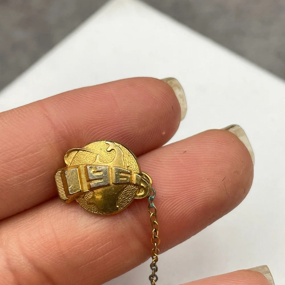 VTG LA Junior High School 1960 Classic Gold-Tone Enameled Tie‎ Chain Guard Pin